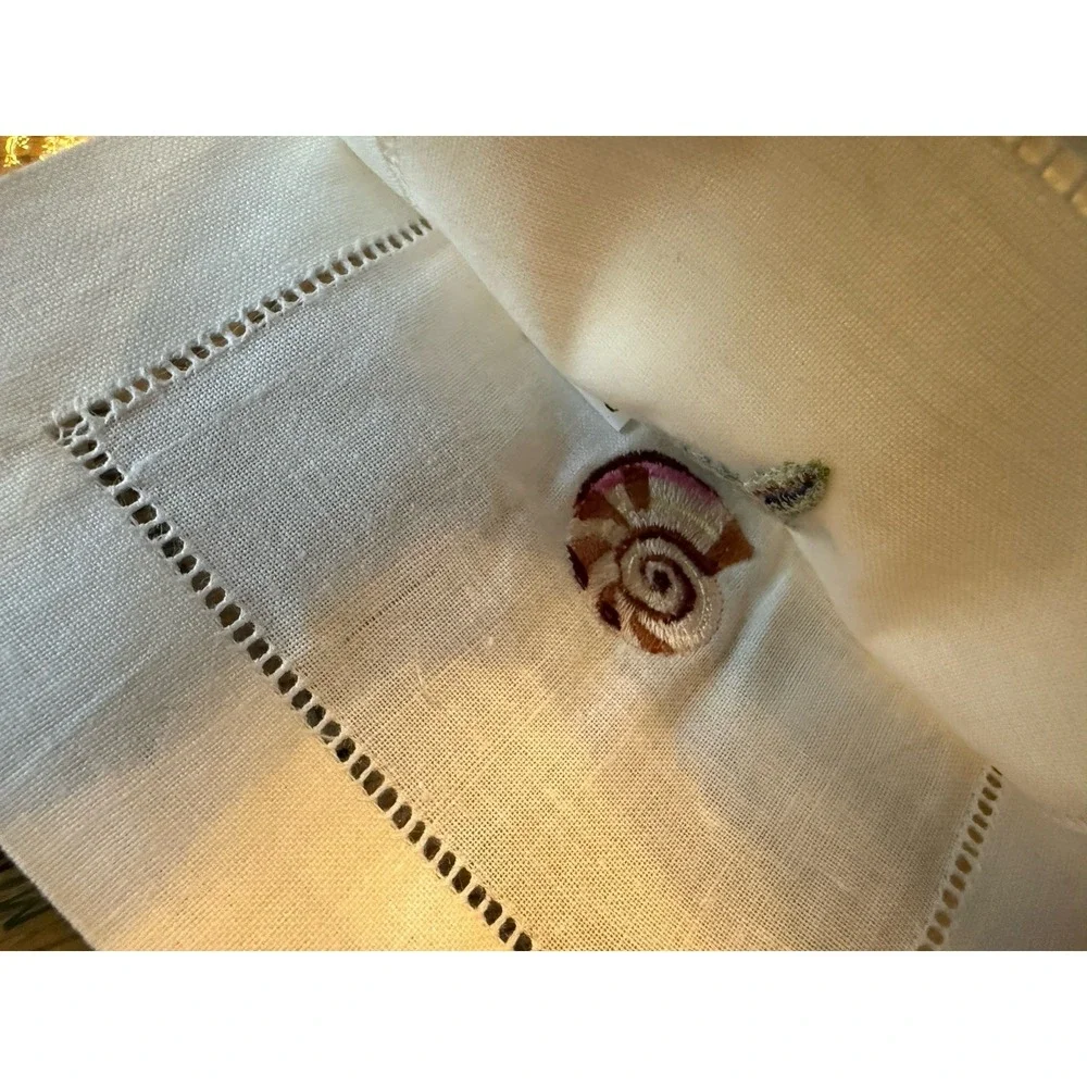 NEW Embroidered Seashell Oceanside Napkins 6